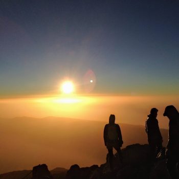 Amanecer en el pico del Teide, Sombra del Teide y luna llena, foto de Victor Camejo. Gregorios trekking.