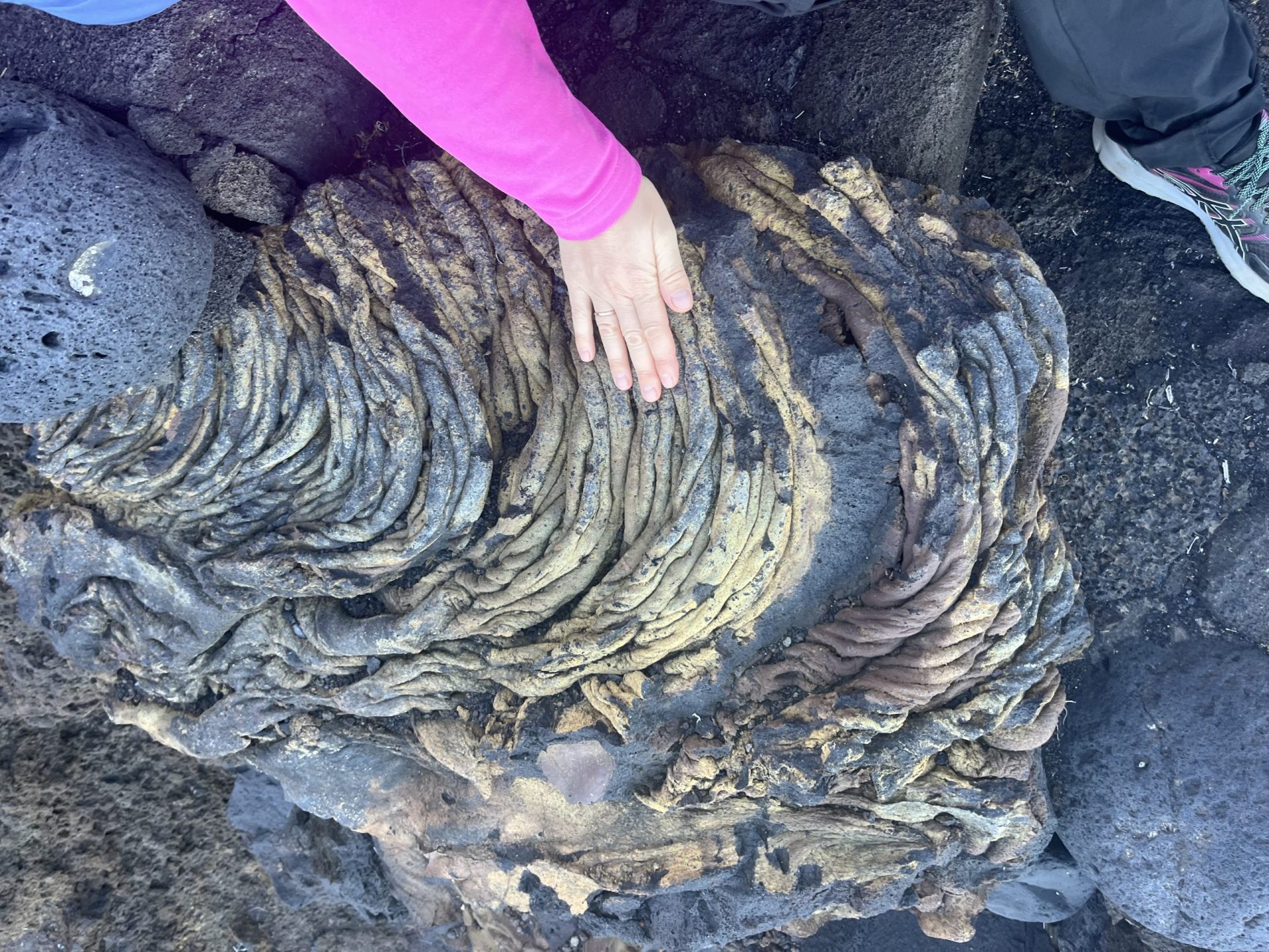 Lavas basálticas en la isla del Hierro, las mas joven de las Canarias. Gregorios trekking