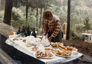 Silvia, preparando el picnic, años 80,s Gregorios wanderfamily Tenerife